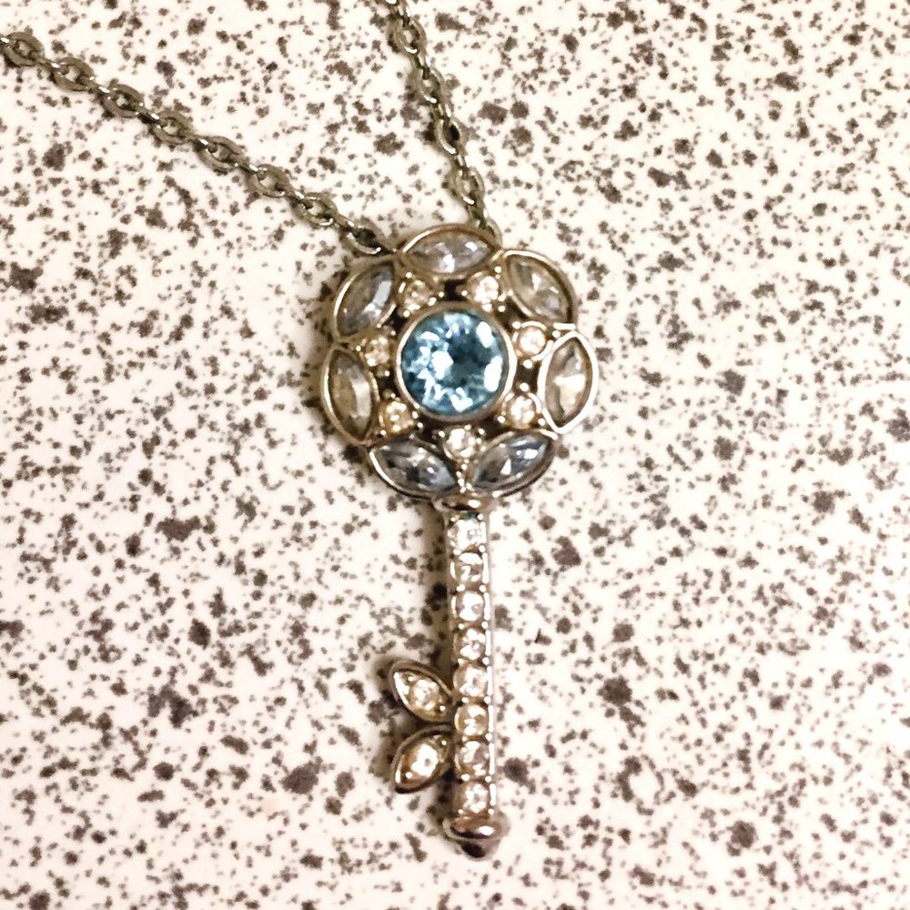 Brand NEW Swarovski Key Necklace